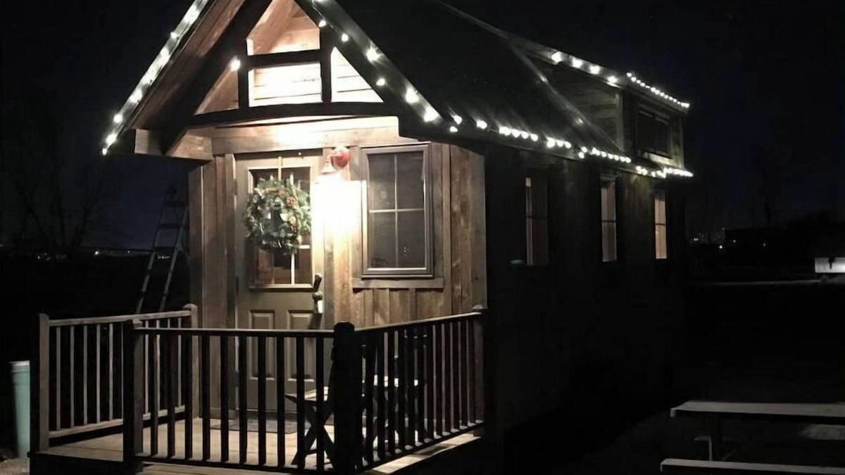Vineyard House | Cabin Tiny Home on the Lake