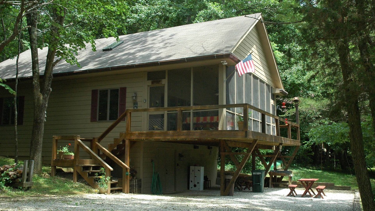 Elizabeth House | Cabin/Vacation Home In the Woods on Private Lake Close to Louisville, Ky