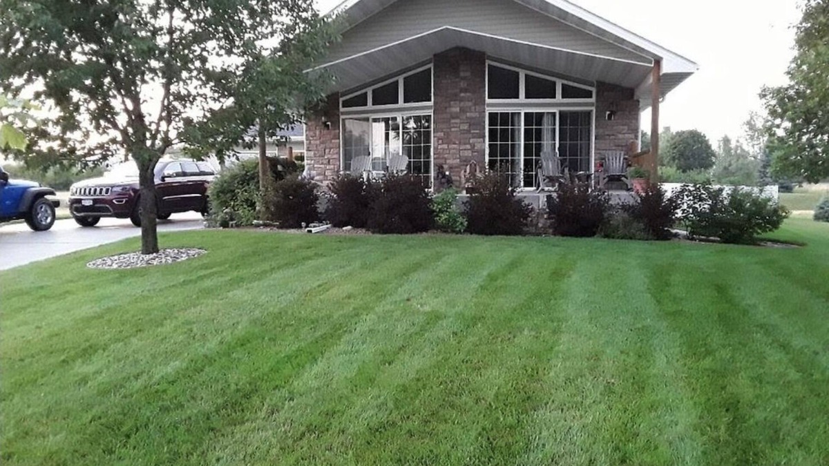 Martell House | Cabin Vibes w/hot tub, game room and within walking distance of 2 golf courses.