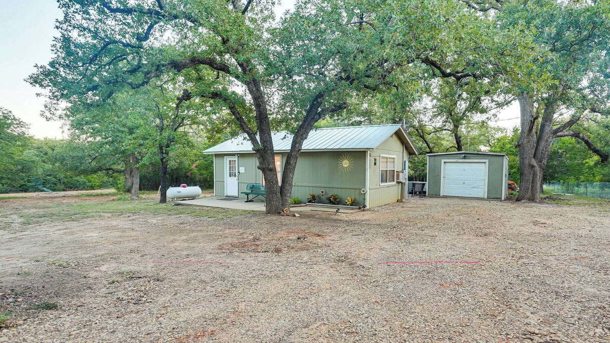 Valley View Apartment | Cabin w/Hot Tub in Valley View: Pets Welcome!
