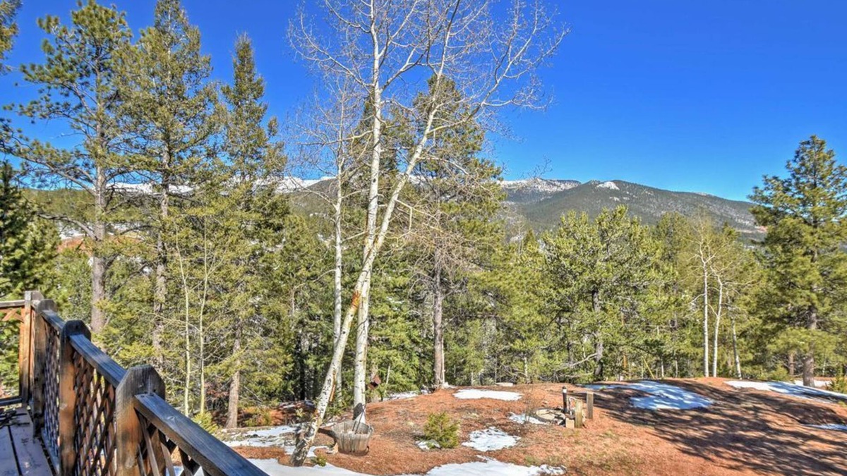 Rainbow Valley Cabin | Cabin w/Mtn Views - 5 Mi to Mueller State Park!