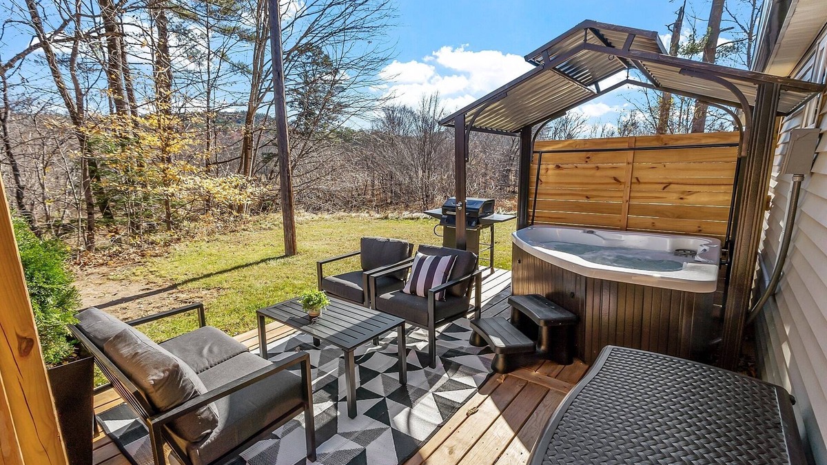 Woodstock Cabin | Cabin W/Private Hot tub, Fire pit & PetFriendly 10min Loon mtn & owls nest