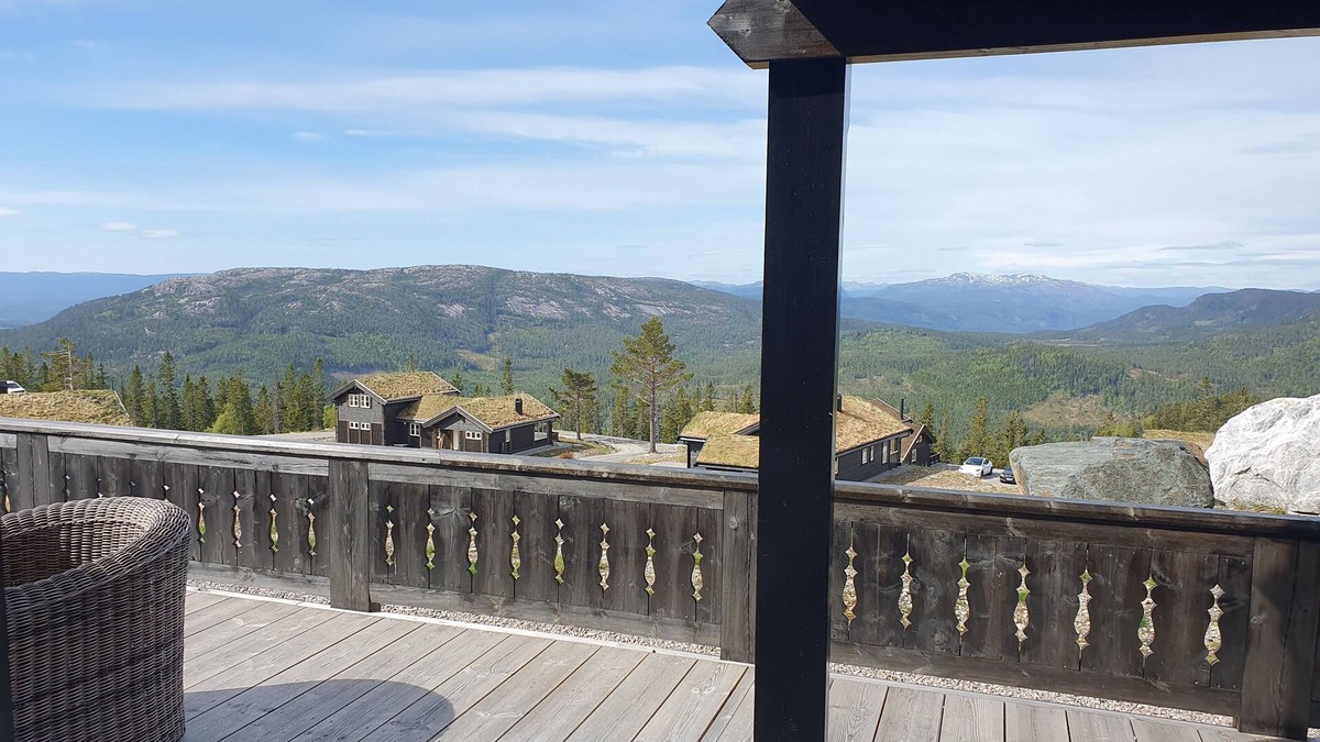B House | Cabin with fantastic mountain view