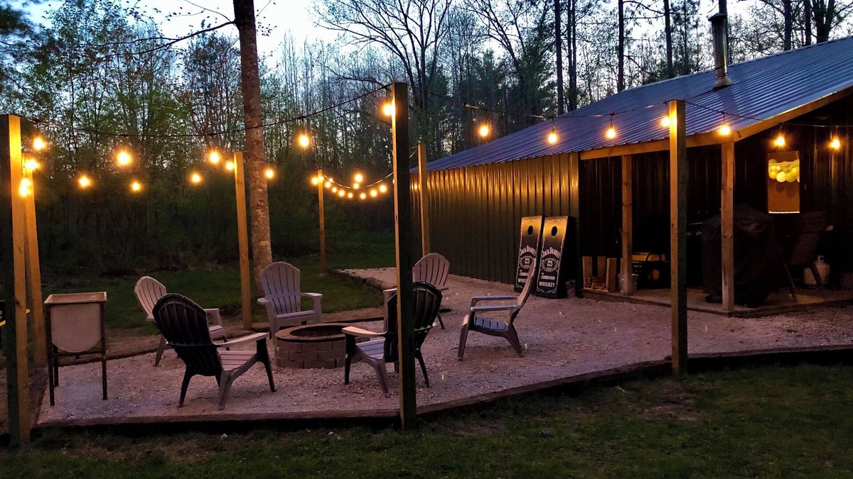 Ingalls House | Cabin with bar area and pool table-located in Stephenson, MI