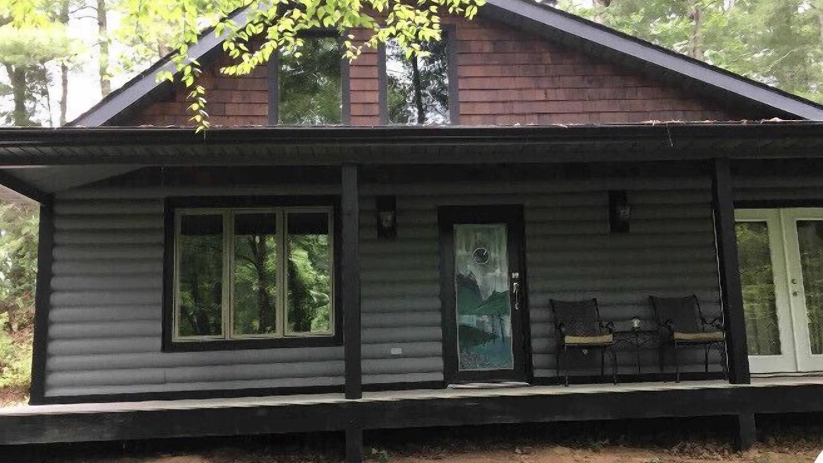 Leicester Cabin | Cabin with hot tub 10 miles from downtown Asheville