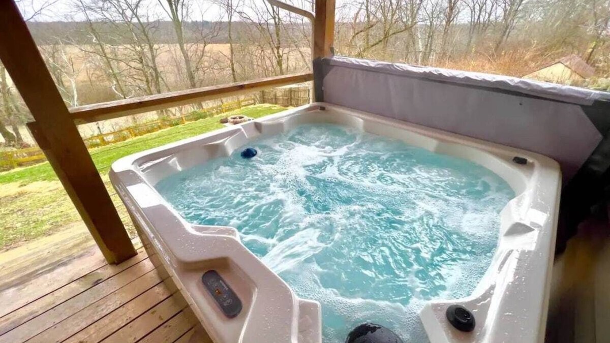 Grove City Cabin | Cabin with hot tub and relaxing views!