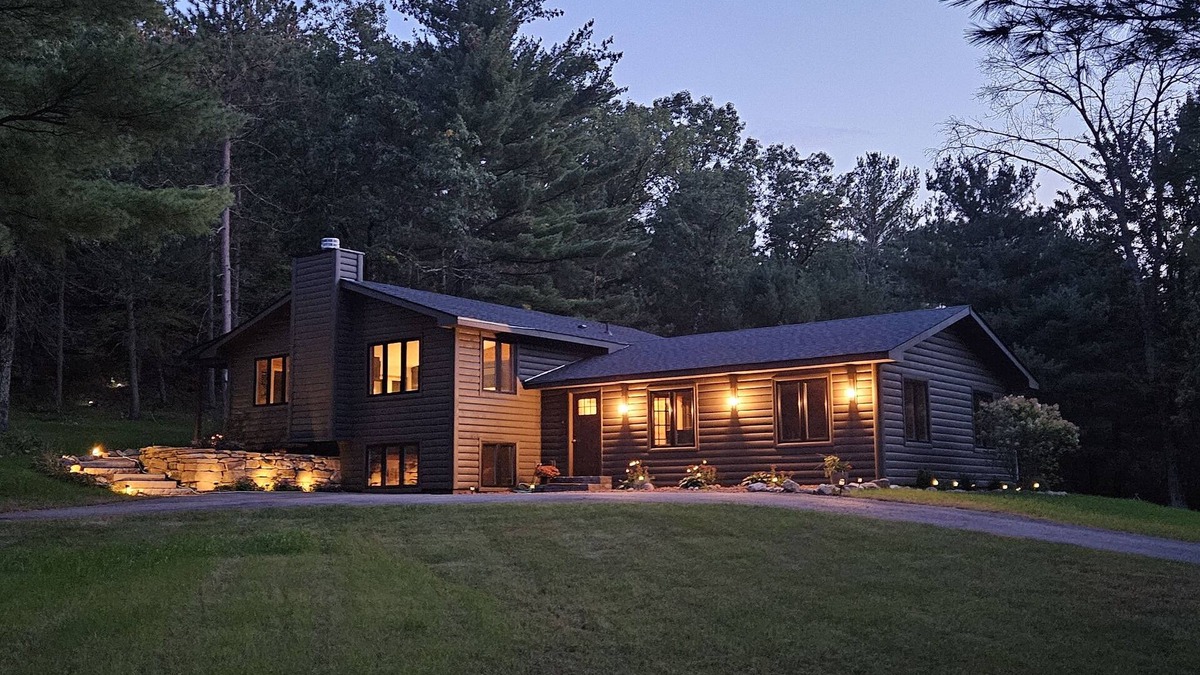 Adams Cabin | Cabin with hot tub, heated swimming pool and acres of backyard hiking