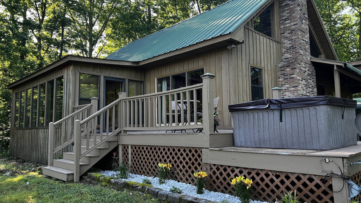 Lawrenceburg Cabin | Cabin with hot tub, fire pit, and fishing pond.
