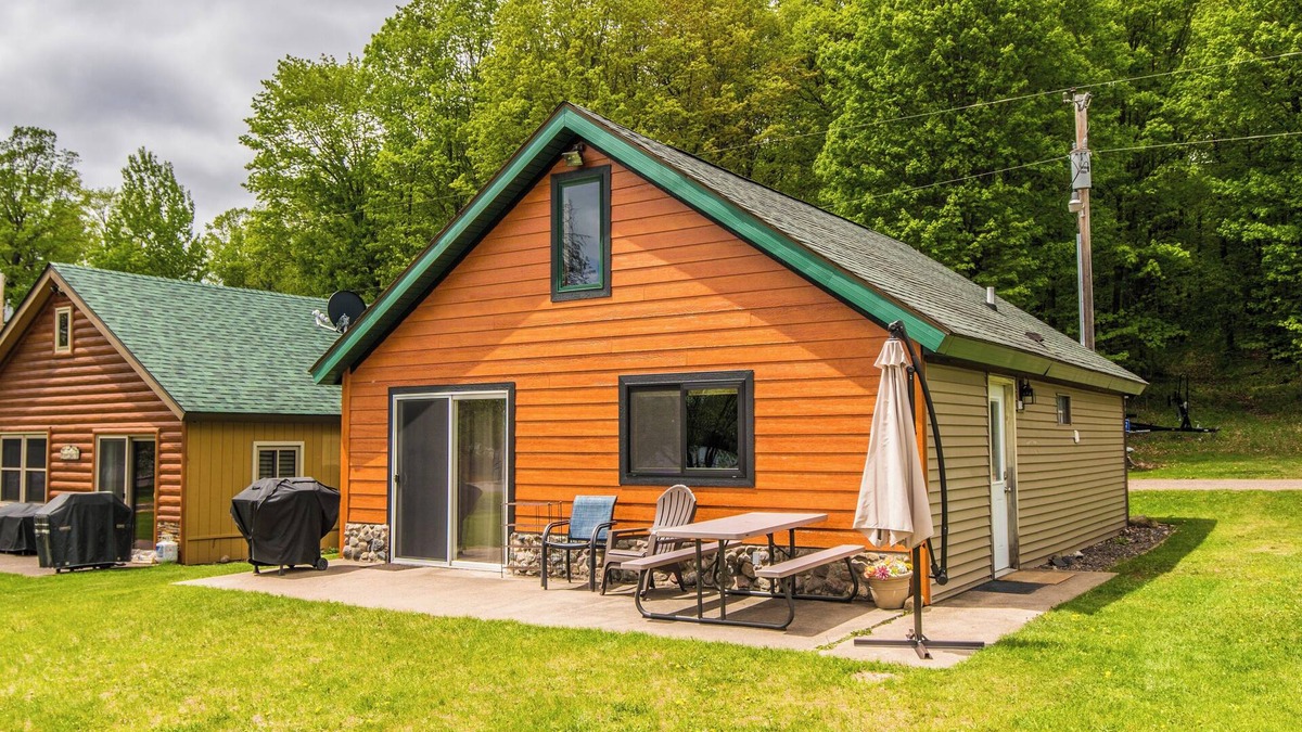 Butternut Cabin | Cabin with private dock and large yard space!