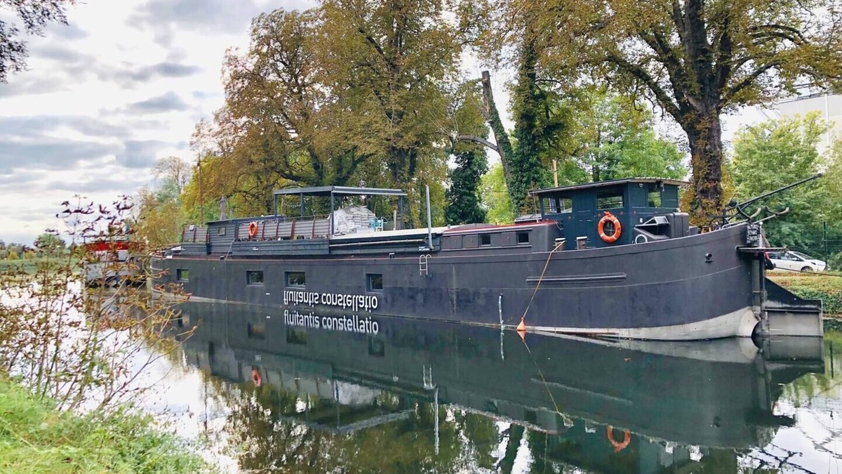 Nouvelle Ville Apartment | Cabine 03, gîte sur l'eau, péniche ma pensée