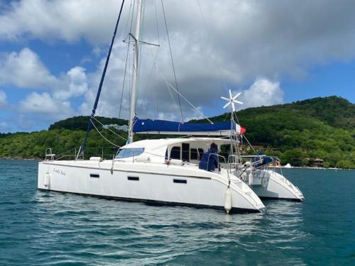 Sainte-Anne Boat Rental | Cabine catamaran Baie de Ste Anne