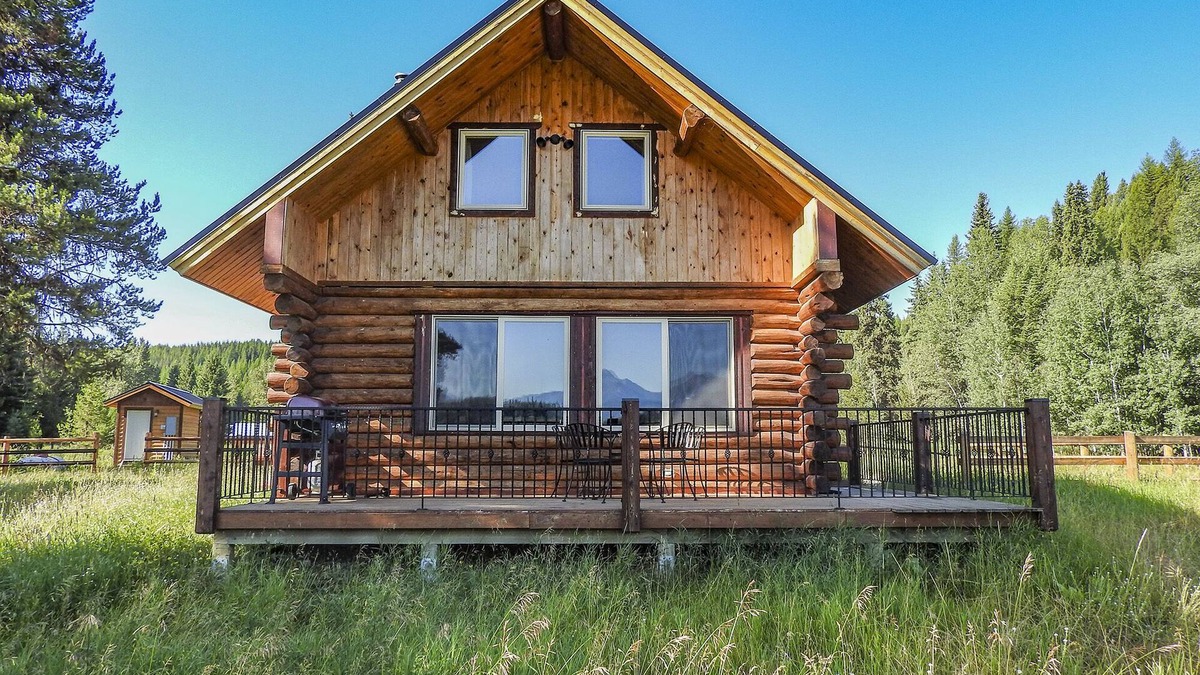 Polebridge Cabin | Cabins At Hay Creek Gorgeous Log Cabin Stunning Views of Glacier National Park
