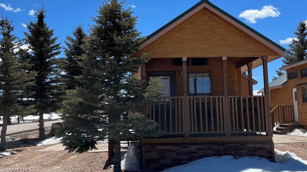 Mammoth Creek Cabin | Cabins by Panguitch Lake: Where Rustic Charm Meets Amazing Fishing!