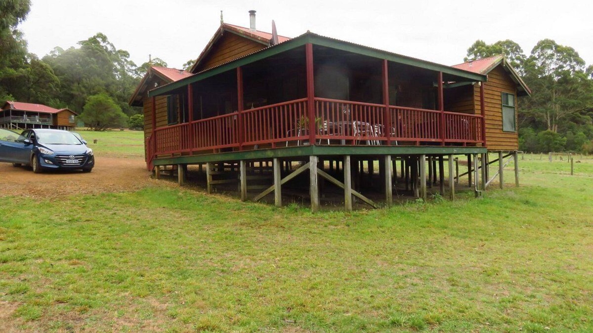 North Walpole Hotel | Cabins nestled in 170 acres of old growth forest near the Valley of the Giants.