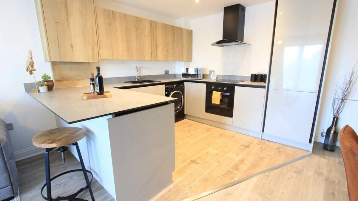 Filton Condo | Cabot Mews Apartment 6 - Hopewell