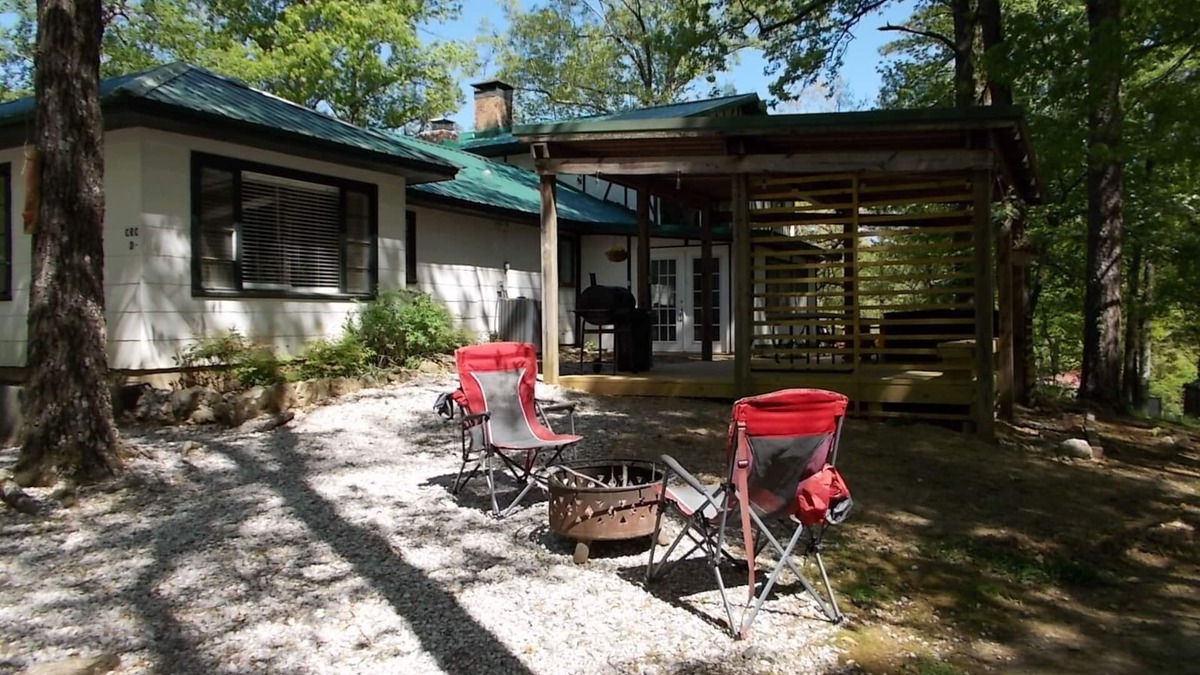 Caddo Gap House | Caddo River Crossing - The Suite - Has a view and access to the Caddo River