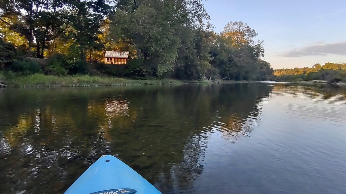 Caddo Gap Cabin | Caddo River Shack - 2 secluded acres with Kayaks and outdoor tub - Pet Friendly