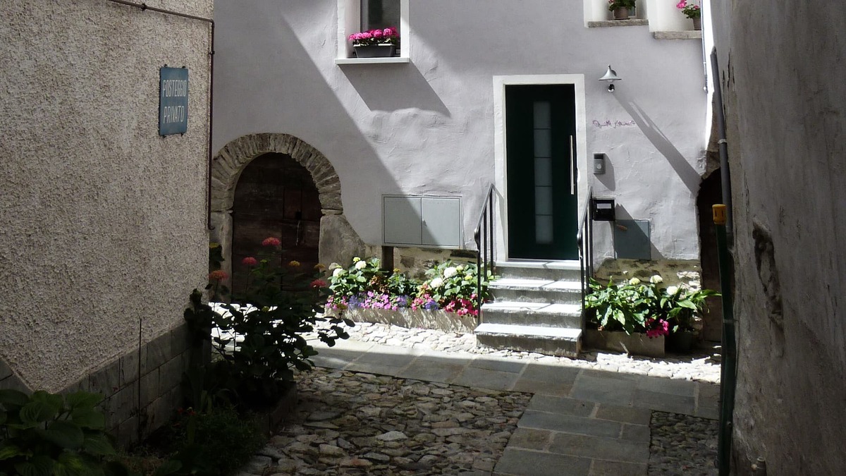 Villa di Chiavenna Apartment | CADELAVE APARTMENT
