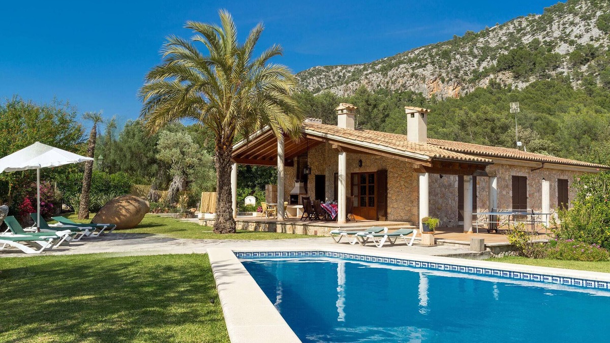Crestatx Villa | CADELL PETIT. Charming house a short drive away from Pollensa