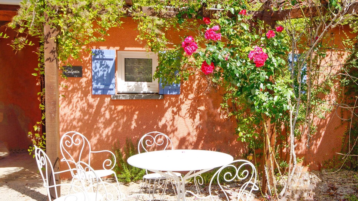 Larzac Apartment | Cadouin - sleeps 4 guests in 2 bedrooms