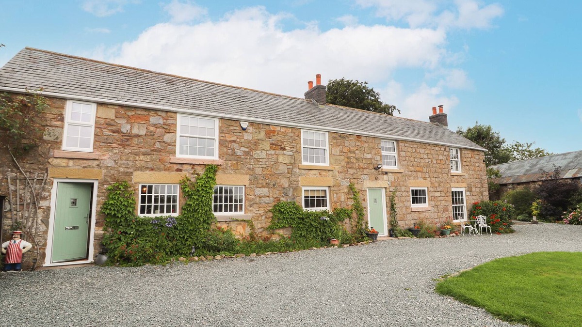 Bwlchgwyn Cottage | CAE ADAR FARM, pet friendly, character holiday cottage in Coedpoeth