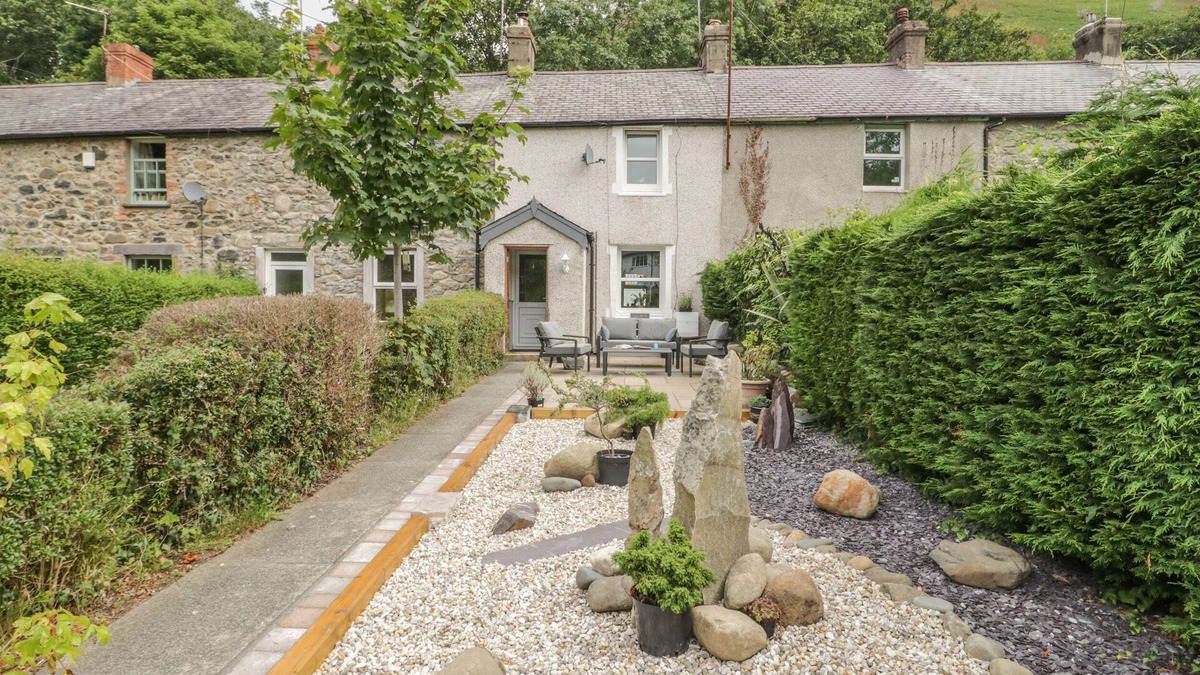 Dwygyfylchi Cottage | CAE BACH, pet friendly, with open fire in Dwygyfylchi
