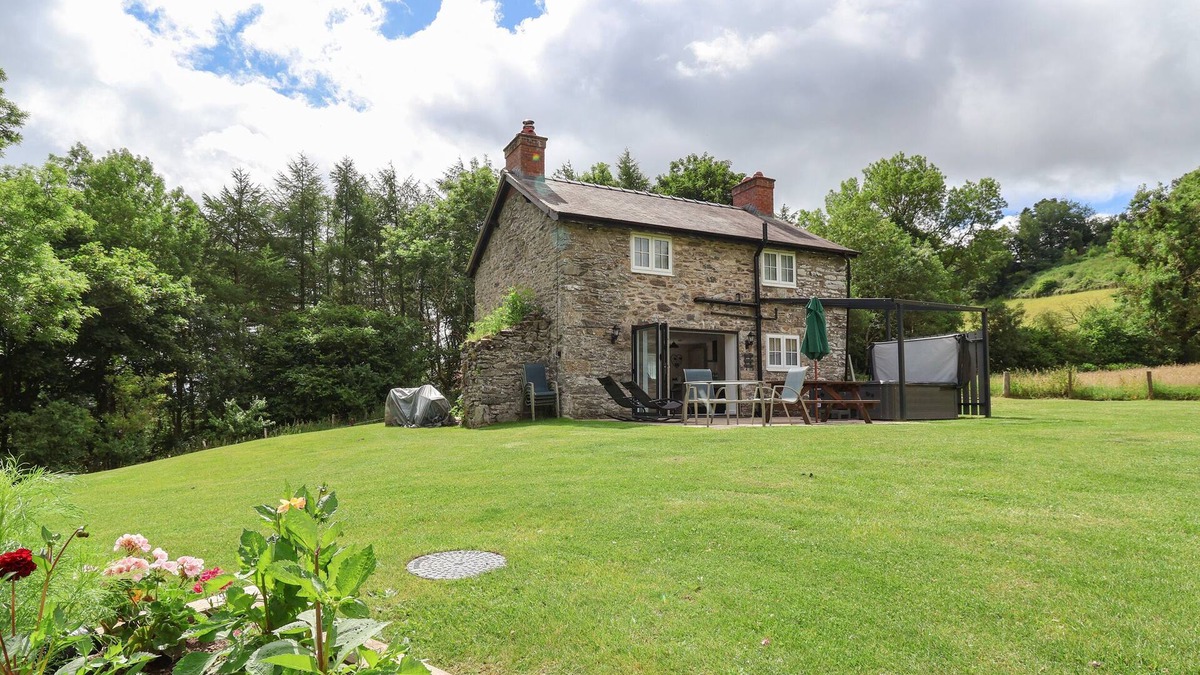 Bronygarth Cottage | CAE IOCYN, pet friendly, character holiday cottage in Chirk