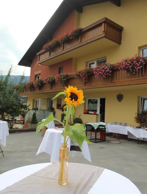 Zirl Bed & Breakfast | Café-Pension Margret