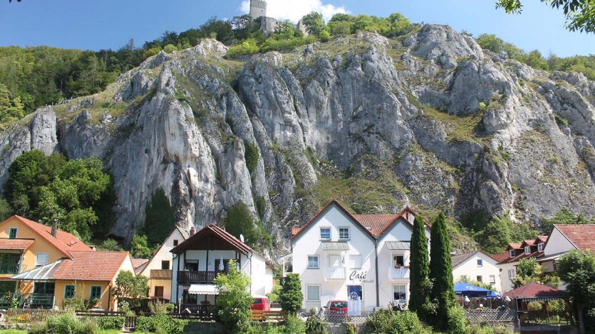 Essing Apartment | Cafe Altmühl, Ferienwohnungen Gästehaus Krimhilde direkt am Wasser