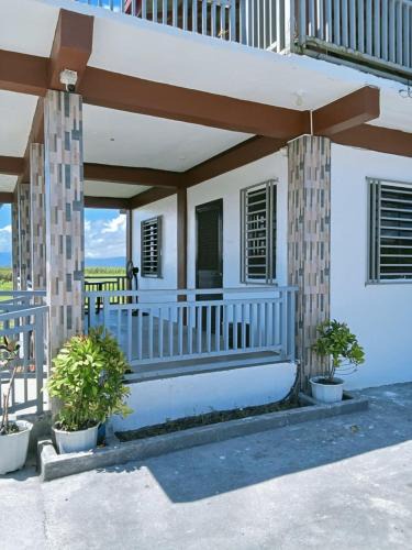 Naujan House | Cairnes Farm House