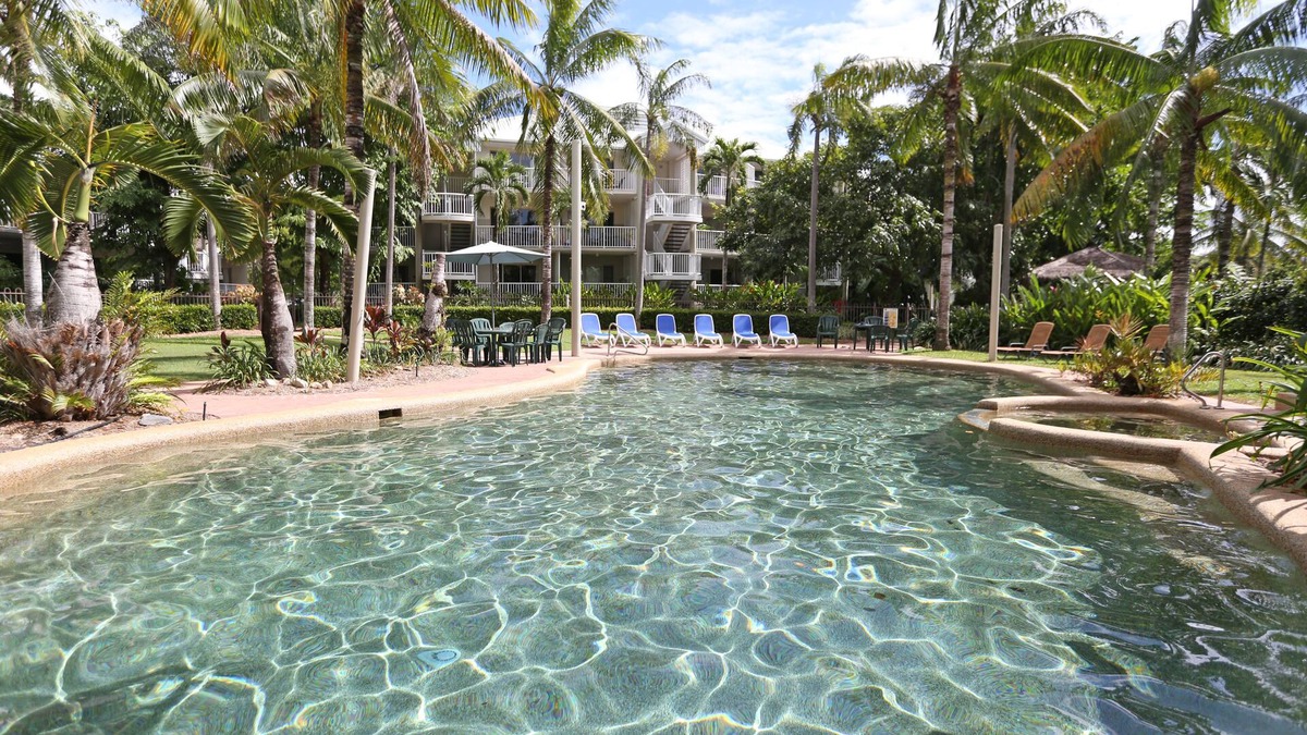 Holloways Beach Apartment | Cairns Beach Resort