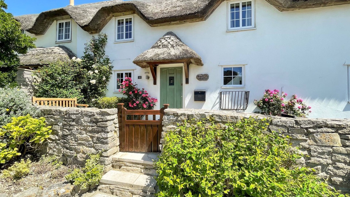 West Lulworth Cottage | CAJUN COTTAGE, pet friendly, with a garden in West Lulworth