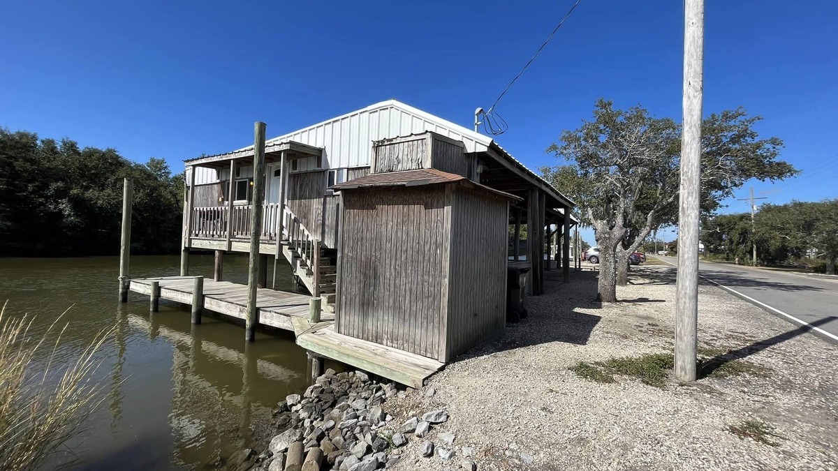Hopedale Cabin | Cajun Saint Outdoors - Cozy Camp Over The Water