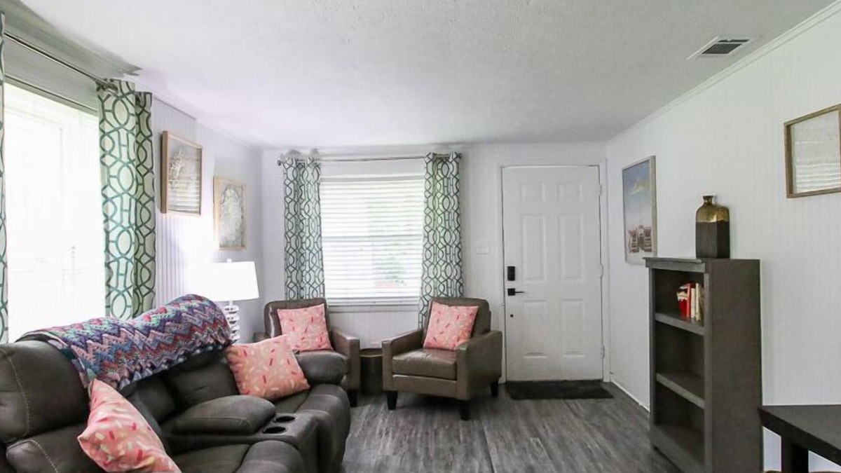 Pooler House | Cake Bungalow*Pet Friendly*Minutes from I-95