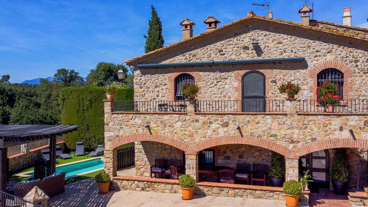 Capmany Cottage | CAL BISBE - Rural House with pool - calm and country tranquility.