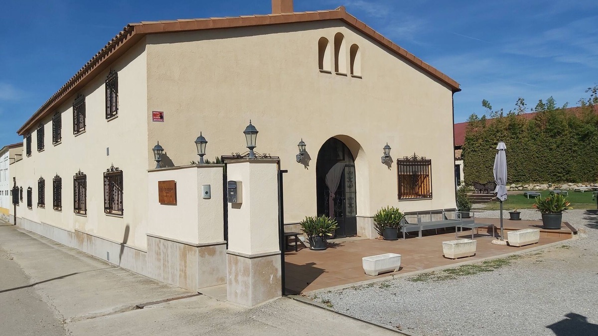 San Martin Sarroca House | Cal Dragano with charm between vineyards with pool