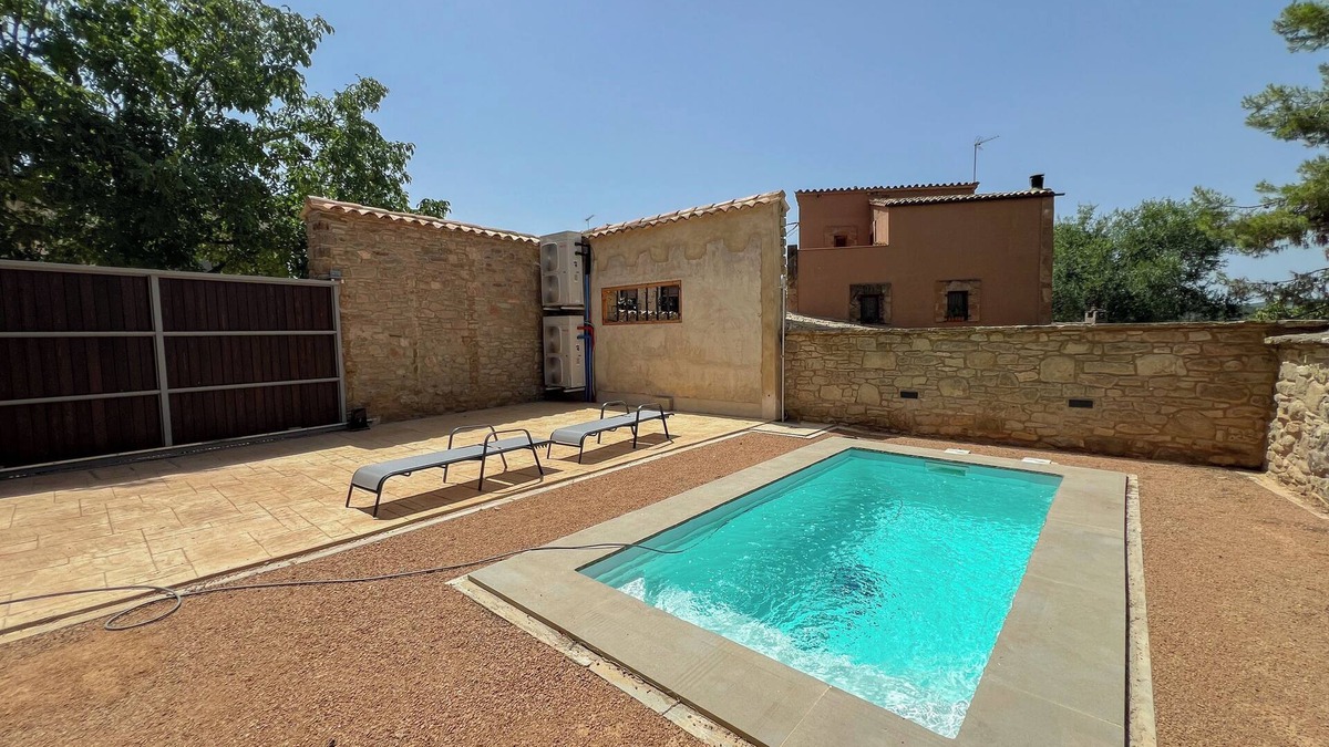 Vilanova de Meia House | Cal Gabarró - House for 12 people with swimming pool, WiFi, AC and BBQ