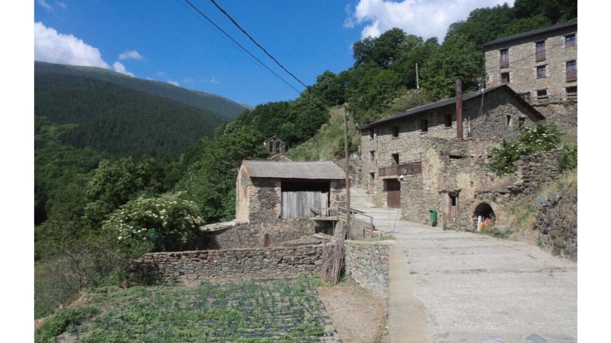 Fornells de la Muntanya Cottage | Cal Pastor. Quadruple Room with Mountain View