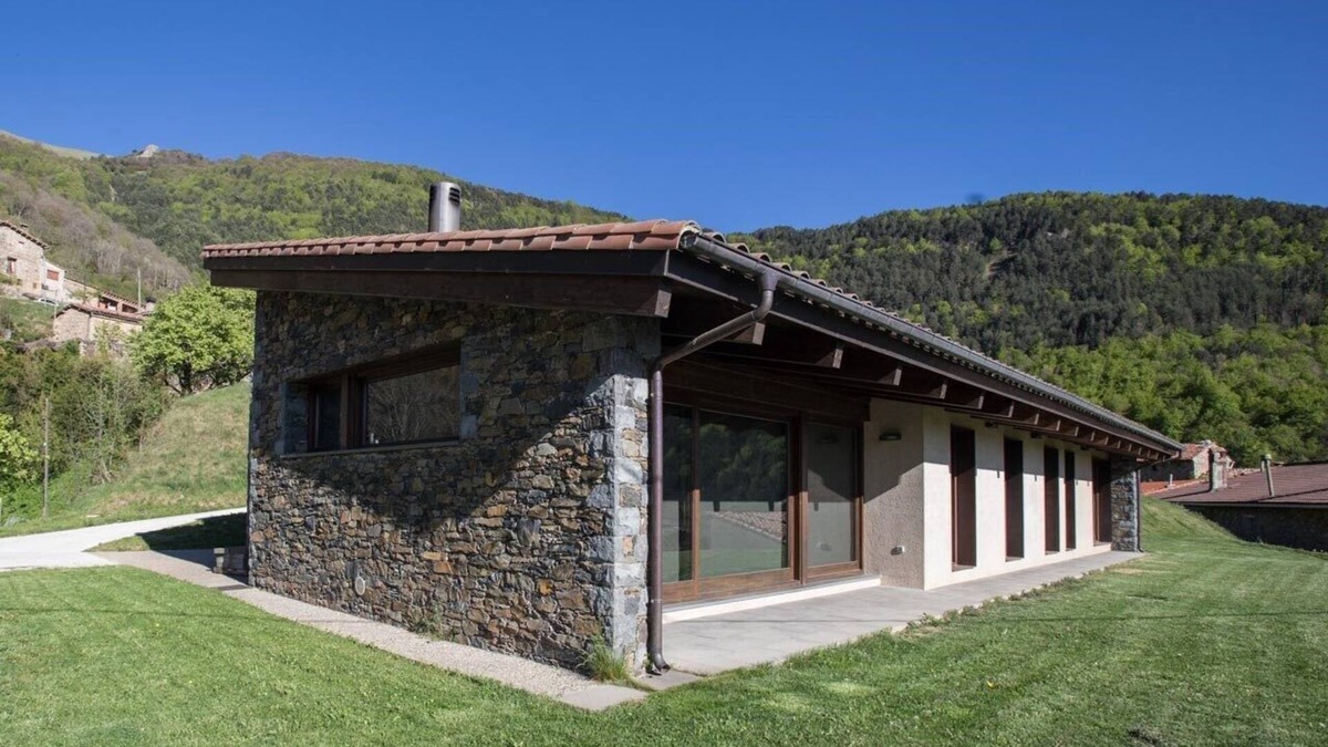 Bruguera House | Cal Sadurní, Casa de diseño en la falda de la montaña del Taga