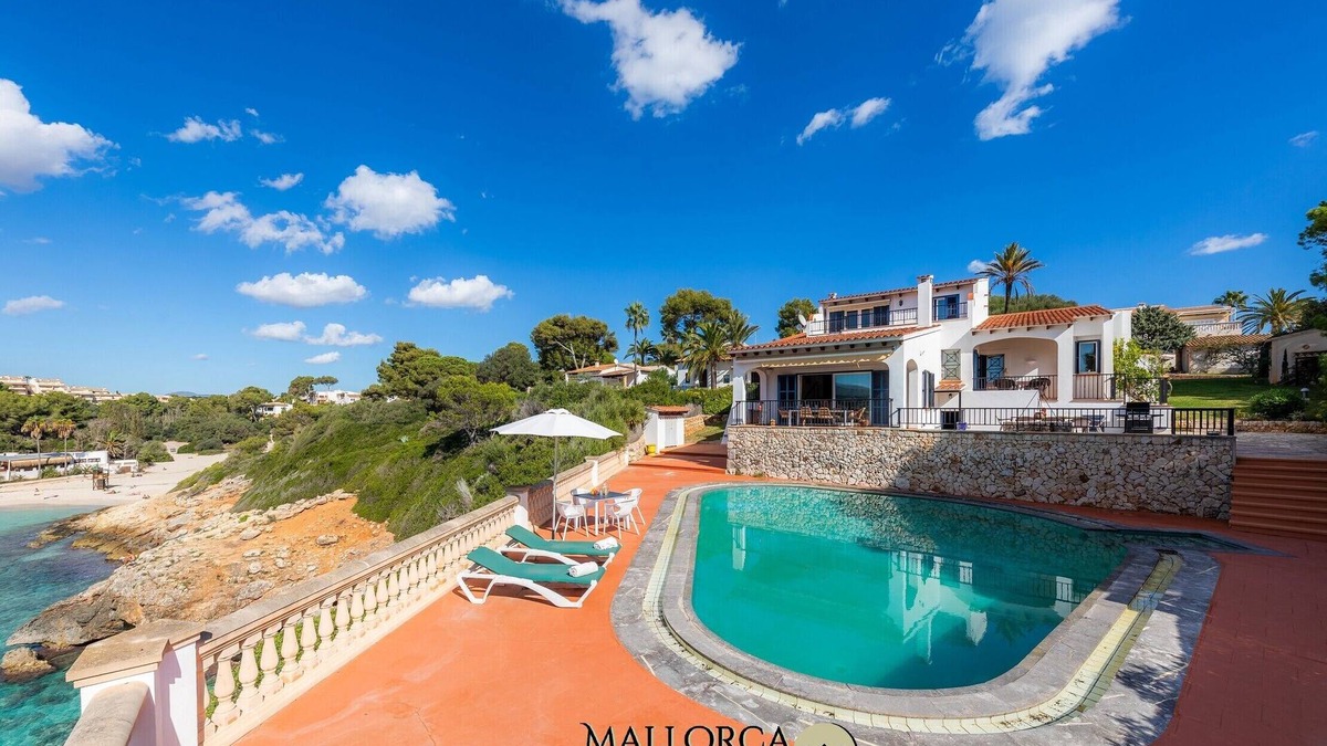 Cala Anguila-Cala Mendia Ski Chalet | Cala Anguila Poolbeach
