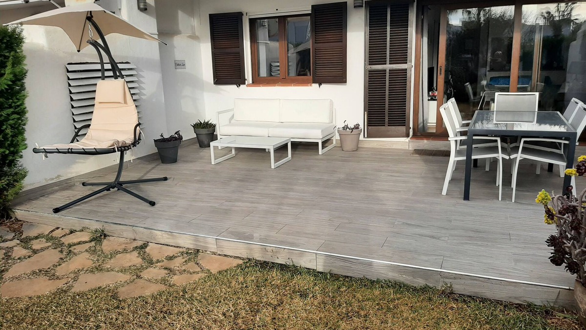 Cala d'Or Apartment | Cala D'Or Beautiful modern apartment, private garden, BBQ, swimming pools, beach
