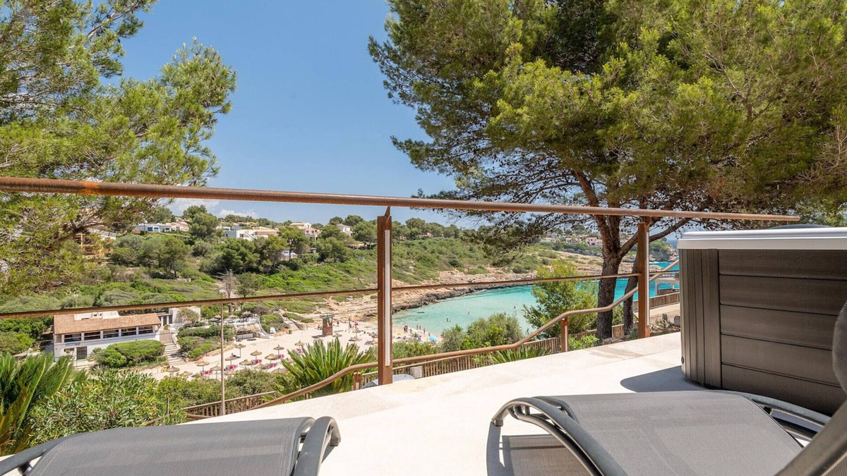 Cala Anguila-Cala Mendia House | Cala Mendia Beach House 2 es with direct access to the beach and sea views