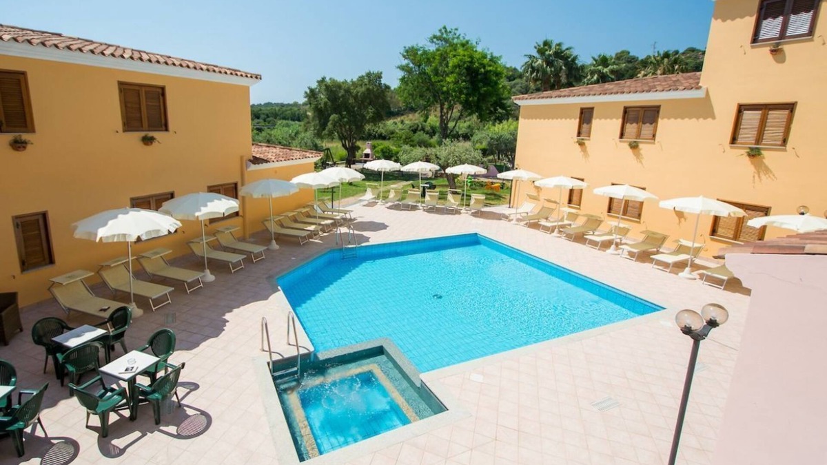 Sos Alinos House | Cala Viola, Studio apartment 2 beds, pool, A.C