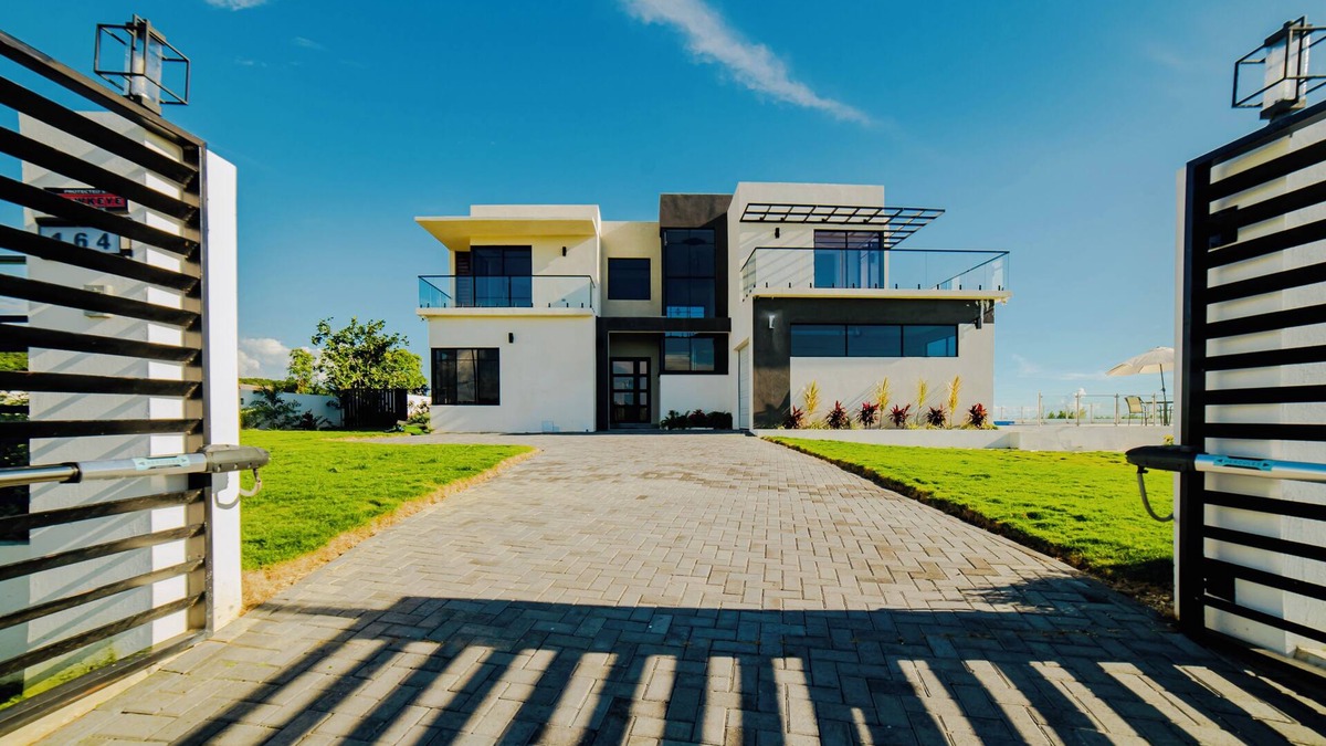 Belmont House | Calabura Villa - White House Modern Luxury Villa