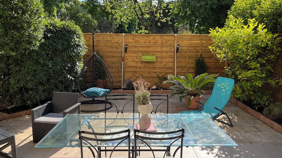 8th Arrondissement Apartment | CALANQUES Marseille. QUIET APARTMENT WITH TERRACE