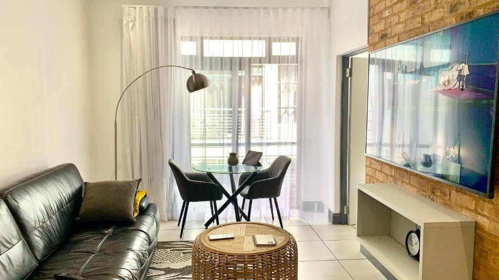 Menlo Park Apartment | CALDESMO - Upmarket Apartment