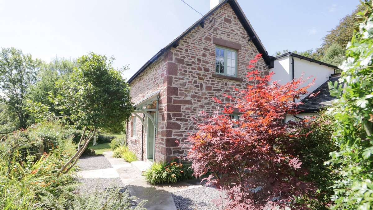 Holmrook Cottage | CALDHU COTTAGE, pet friendly, character holiday cottage in Holmrook
