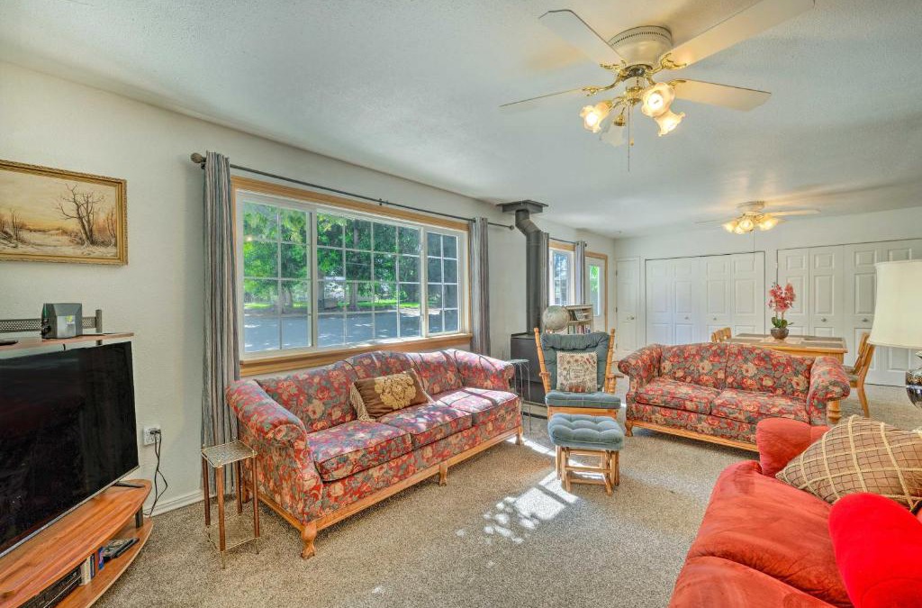 Caldwell House | Caldwell Country Home on Quiet Acreage