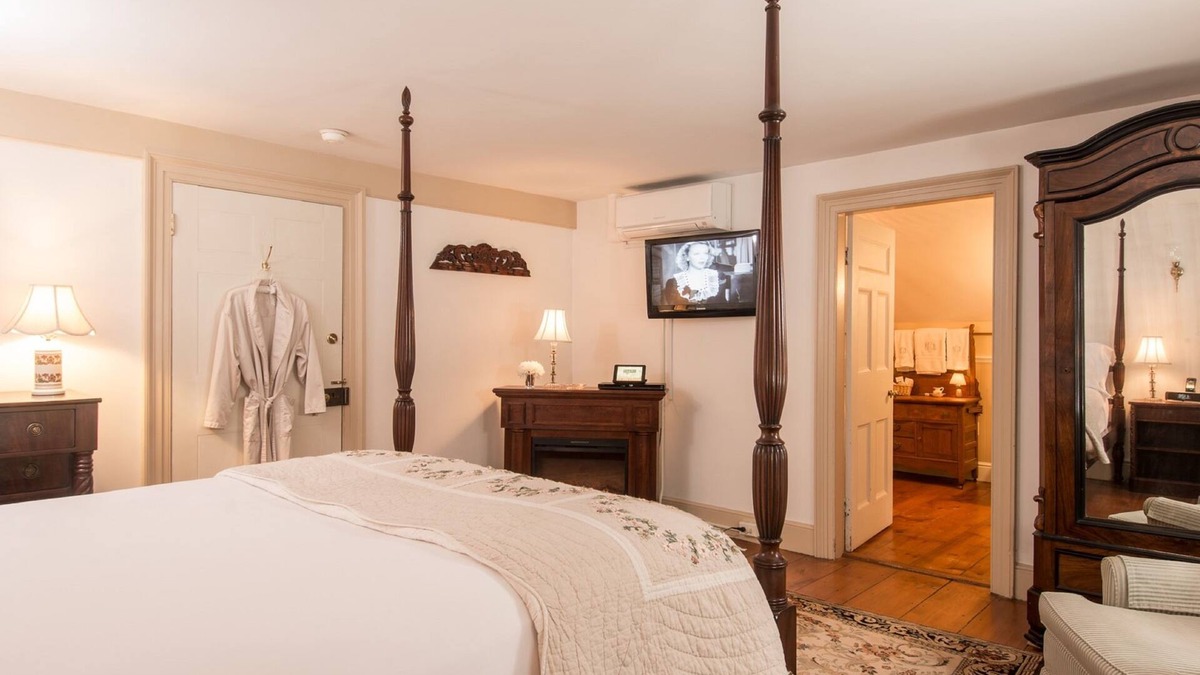 Salisbury Mills Bed & Breakfast | Caldwell House Bed & Breakfast
