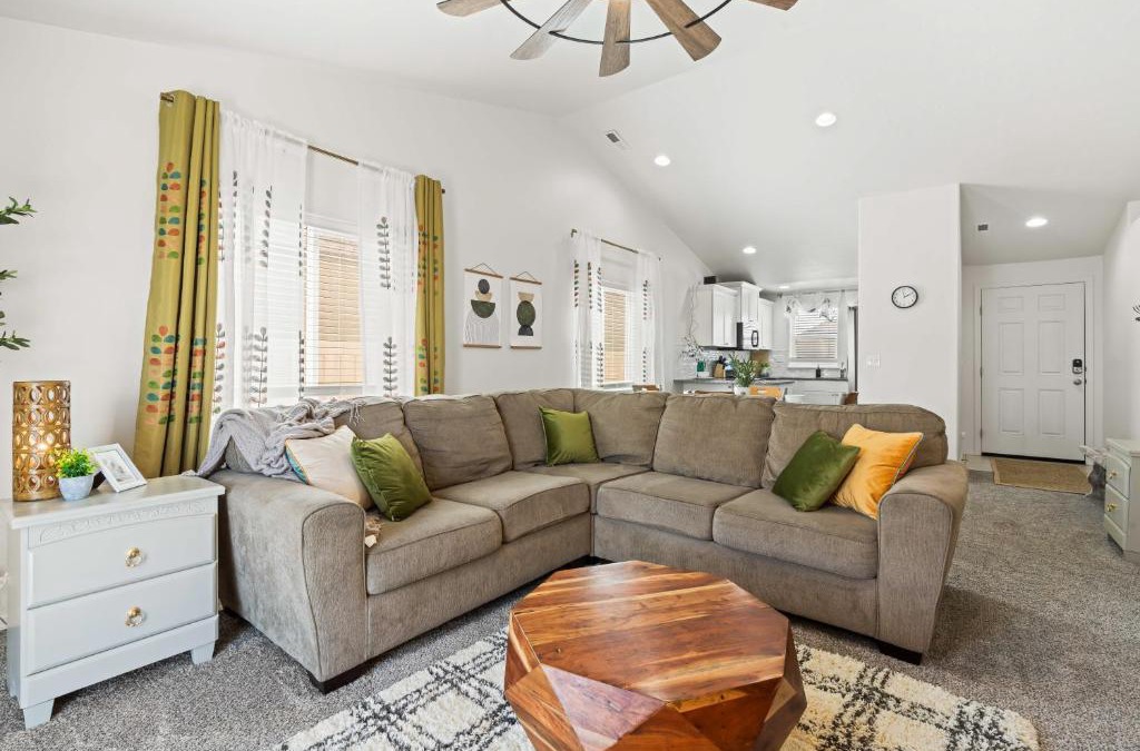 Caldwell House | Caldwell Ruby Tuesday! 60's Inspired comfort 3B2B